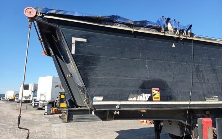 BENALU SEMI BENNE BASCULANTE 3 ESSIEUX – PTAC 39 TONNES – ANNEE 2015  DP-696-PE