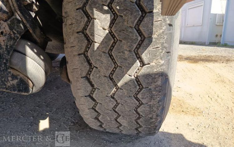 BENALU SEMI BENNE BASCULANTE 3 ESSIEUX – PTAC 39 TONNES – ANNEE 2015  DP-696-PE