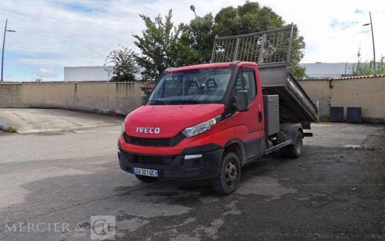IVECO IS35 BENNE SIMPLE CABINE COFFRE IVECO DAILY35C13  DV-321-QC