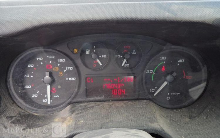 IVECO IS35 BENNE SIMPLE CABINE COFFRE IVECO DAILY35C13  DV-321-QC