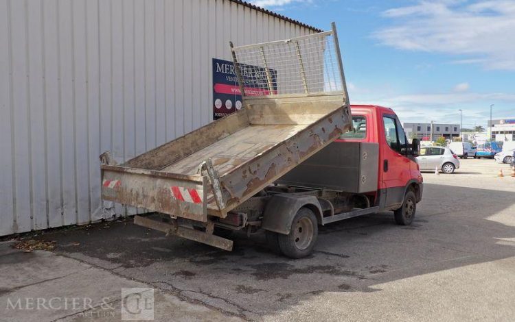 IVECO IS35 BENNE SIMPLE CABINE COFFRE IVECO DAILY35C13  DV-321-QC
