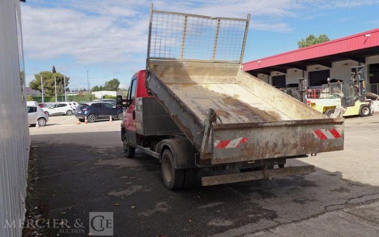IVECO IS35 BENNE SIMPLE CABINE COFFRE IVECO DAILY35C13  DV-321-QC