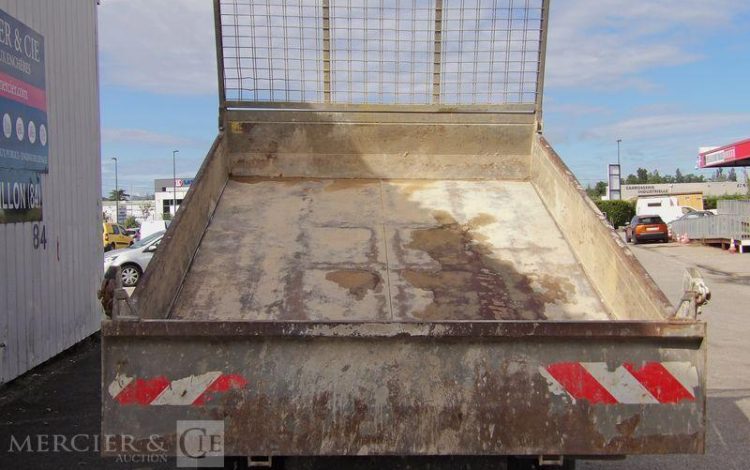 IVECO IS35 BENNE SIMPLE CABINE COFFRE IVECO DAILY35C13  DV-321-QC