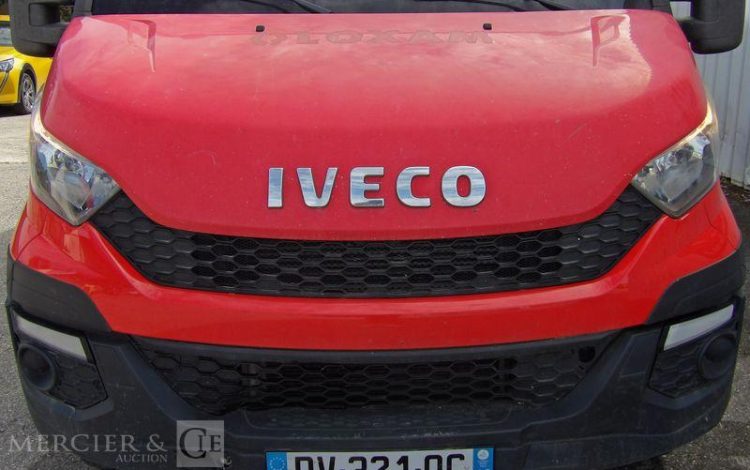 IVECO IS35 BENNE SIMPLE CABINE COFFRE IVECO DAILY35C13  DV-321-QC