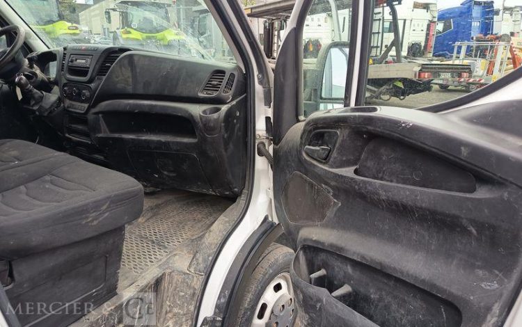 IVECO IS35 BENNE DOUBLE CABINE IVECO 35C13D CC  DV-933-LQ