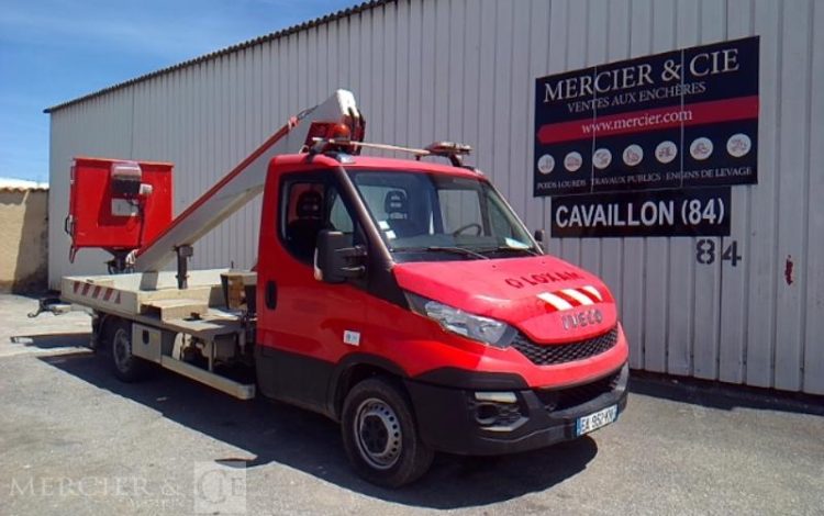 MULTITEL DAILY 35-110  NACELLE SUR VL MULTITEL 160 ALU 16M AN2016 106452KM ROUGE EA-952-KN