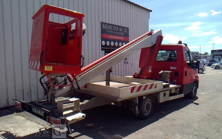 MULTITEL DAILY 35-110  NACELLE SUR VL MULTITEL 160 ALU 16M AN2016 106452KM ROUGE EA-952-KN