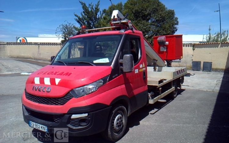 MULTITEL DAILY 35-110  NACELLE SUR VL MULTITEL 160 ALU 16M AN2016 106452KM ROUGE EA-952-KN