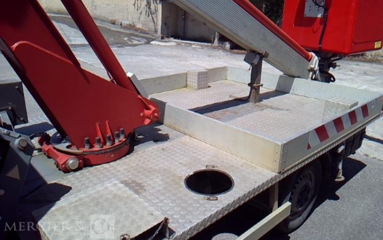 MULTITEL DAILY 35-110  NACELLE SUR VL MULTITEL 160 ALU 16M AN2016 106452KM ROUGE EA-952-KN