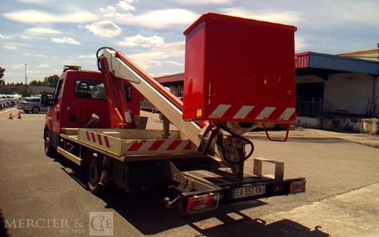 MULTITEL DAILY 35-110  NACELLE SUR VL MULTITEL 160 ALU 16M AN2016 106452KM ROUGE EA-952-KN