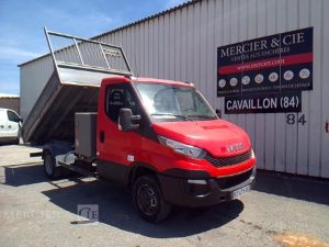 IVECO 35-130  BENNE SIMPLE CABINE COFFRE AN2016 ROUGE EC-475-QG