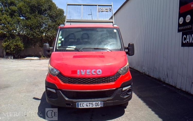 IVECO 35-130  BENNE SIMPLE CABINE COFFRE AN2016 ROUGE EC-475-QG