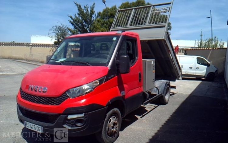 IVECO 35-130  BENNE SIMPLE CABINE COFFRE AN2016 ROUGE EC-475-QG