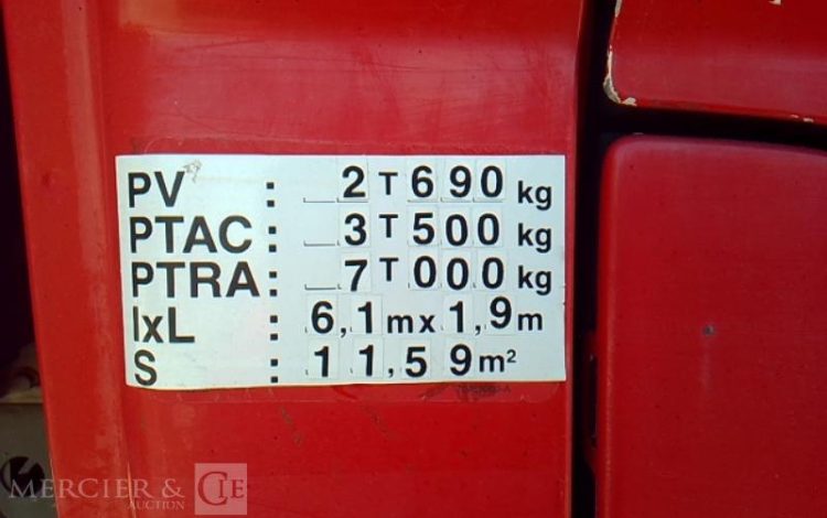 IVECO 35-130  BENNE SIMPLE CABINE COFFRE AN2016 ROUGE EC-475-QG