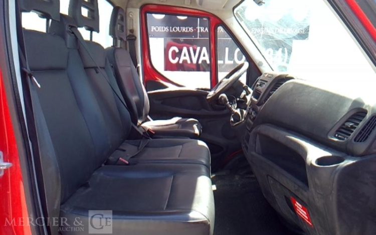 IVECO 35-130  BENNE SIMPLE CABINE COFFRE AN2016 ROUGE EC-475-QG