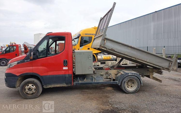IVECO IS35 BENNE SIMPLE CABINE COFFRE IVECO 35C13  EC-943-PB