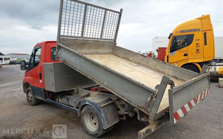 IVECO IS35 BENNE SIMPLE CABINE COFFRE IVECO 35C13  EC-943-PB