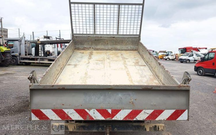 IVECO IS35 BENNE SIMPLE CABINE COFFRE IVECO 35C13  EC-943-PB