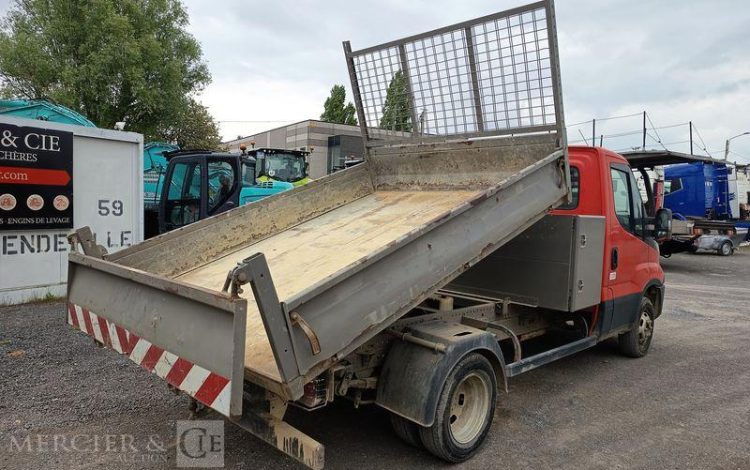 IVECO IS35 BENNE SIMPLE CABINE COFFRE IVECO 35C13  EC-943-PB