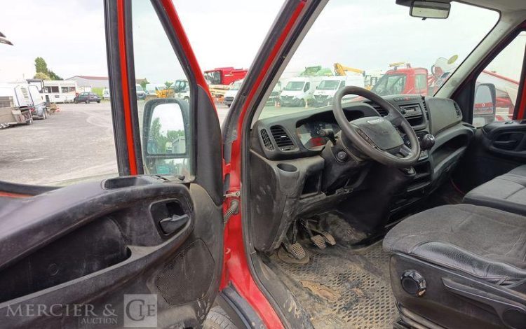 IVECO IS35 BENNE SIMPLE CABINE COFFRE IVECO 35C13  EC-943-PB