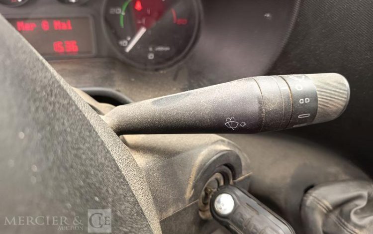 IVECO IS35 BENNE SIMPLE CABINE COFFRE IVECO 35C13  EC-943-PB