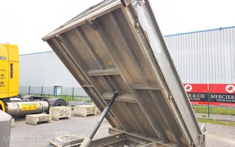 IVECO IS35 BENNE SIMPLE CABINE COFFRE IVECO 35C13  EC-943-PB