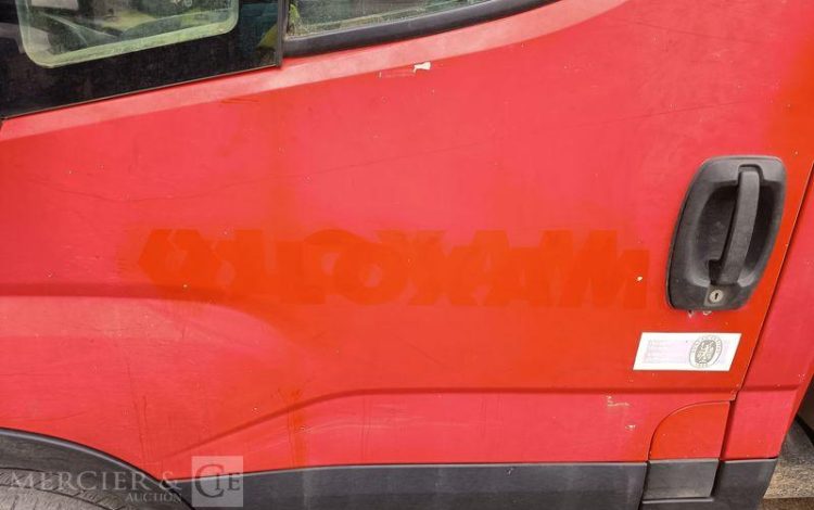IVECO IS35 BENNE SIMPLE CABINE COFFRE IVECO 35C13  EC-943-PB