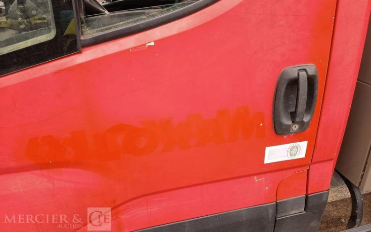IVECO IS35 BENNE SIMPLE CABINE COFFRE IVECO 35C13  EC-943-PB