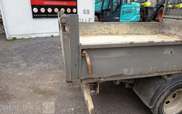 IVECO IS35 BENNE SIMPLE CABINE COFFRE IVECO 35C13  EC-943-PB