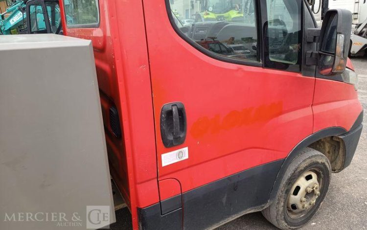 IVECO IS35 BENNE SIMPLE CABINE COFFRE IVECO 35C13  EC-943-PB
