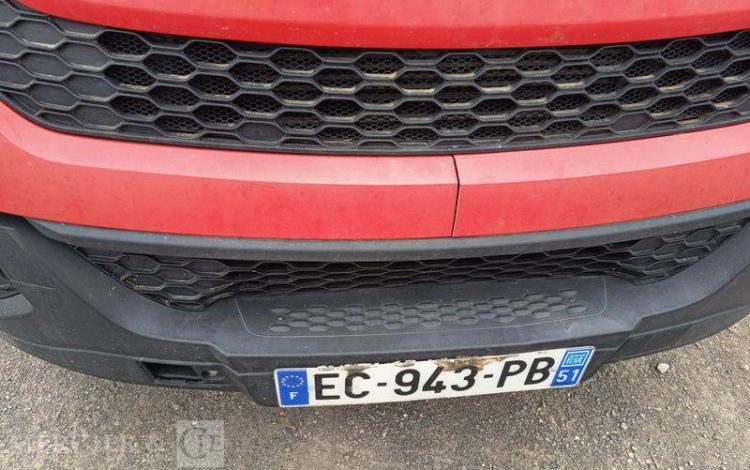 IVECO IS35 BENNE SIMPLE CABINE COFFRE IVECO 35C13  EC-943-PB