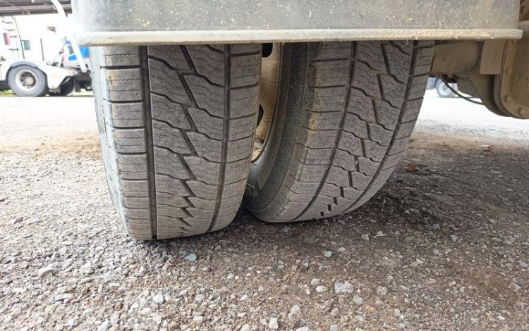 IVECO IS35 BENNE SIMPLE CABINE COFFRE IVECO 35C13  EC-943-PB