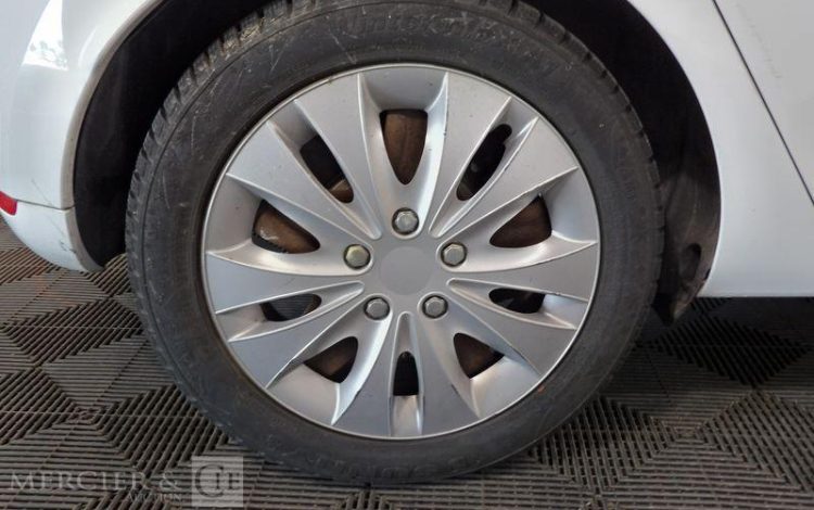 RENAULT CLIO IV BLANC EJ-571-QD