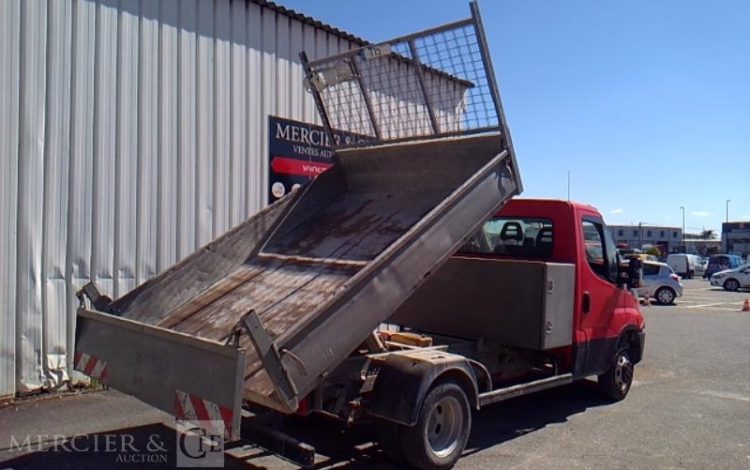 IVECO 35-120  BENNE SIMPLE CABINE COFFRE ROUGE EL-522-MN