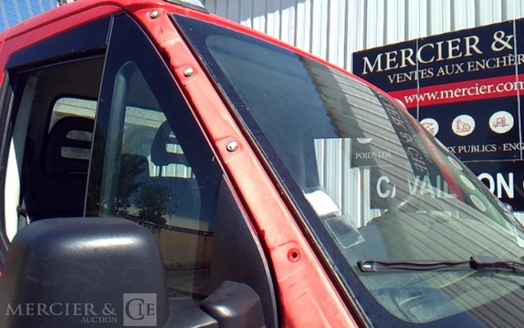 IVECO 35-120  BENNE SIMPLE CABINE COFFRE ROUGE EL-522-MN