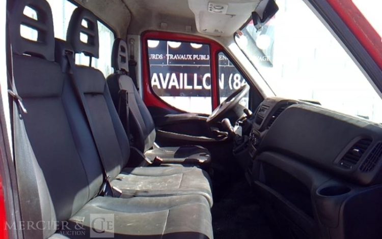 IVECO 35-120  BENNE SIMPLE CABINE COFFRE ROUGE EL-522-MN