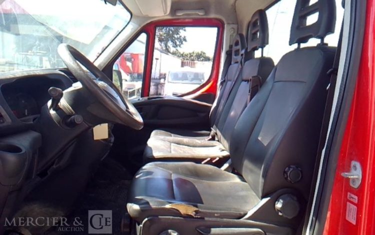 IVECO 35-120  BENNE SIMPLE CABINE COFFRE ROUGE EL-522-MN