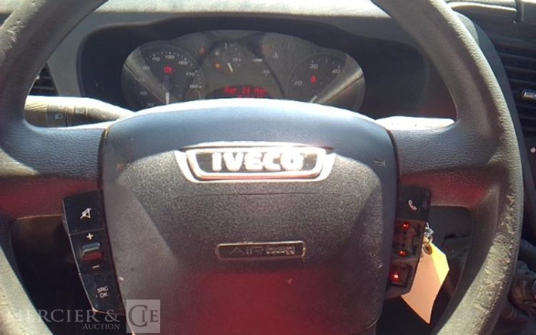 IVECO 35-120  BENNE SIMPLE CABINE COFFRE ROUGE EL-522-MN