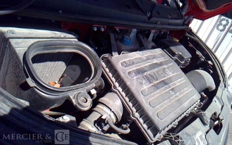 IVECO 35-120  BENNE SIMPLE CABINE COFFRE ROUGE EL-522-MN