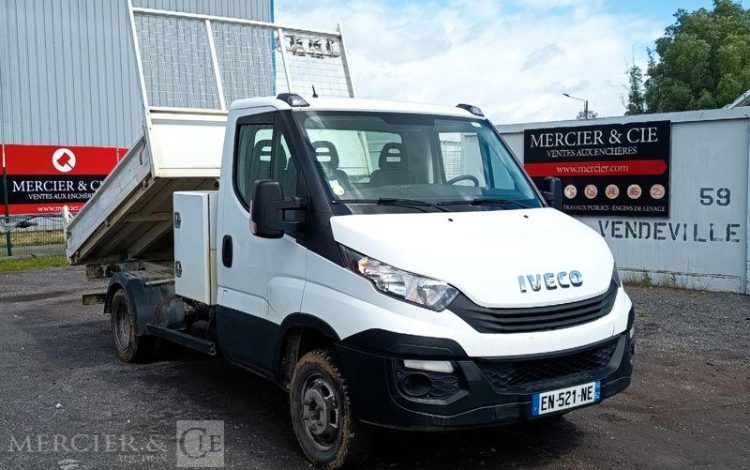 IVECO IS35 BENNE SIMPLE CABINE COFFRE IVECO 35C16  EN-521-NE