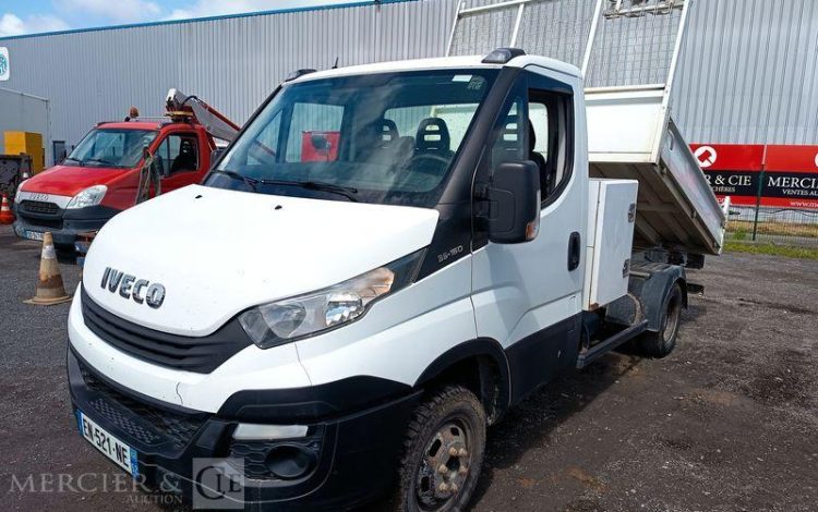 IVECO IS35 BENNE SIMPLE CABINE COFFRE IVECO 35C16  EN-521-NE