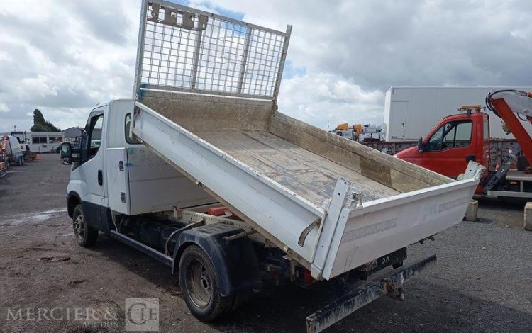 IVECO IS35 BENNE SIMPLE CABINE COFFRE IVECO 35C16  EN-521-NE