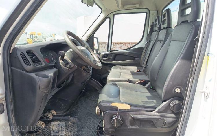 IVECO IS35 BENNE SIMPLE CABINE COFFRE IVECO 35C16  EN-521-NE