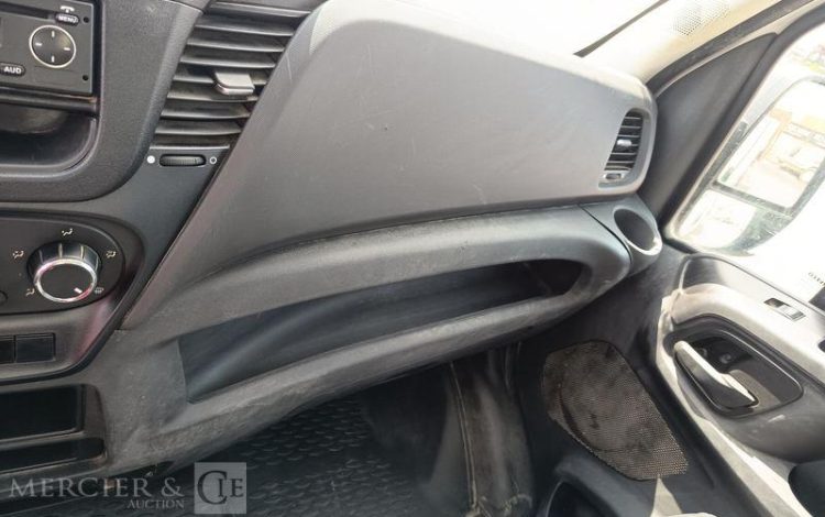 IVECO IS35 BENNE SIMPLE CABINE COFFRE IVECO 35C16  EN-521-NE