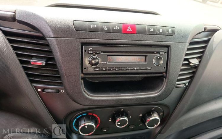 IVECO IS35 BENNE SIMPLE CABINE COFFRE IVECO 35C16  EN-521-NE