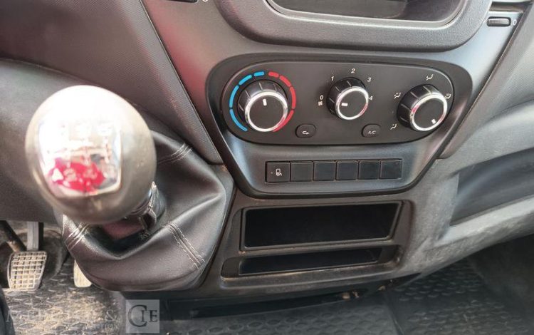 IVECO IS35 BENNE SIMPLE CABINE COFFRE IVECO 35C16  EN-521-NE