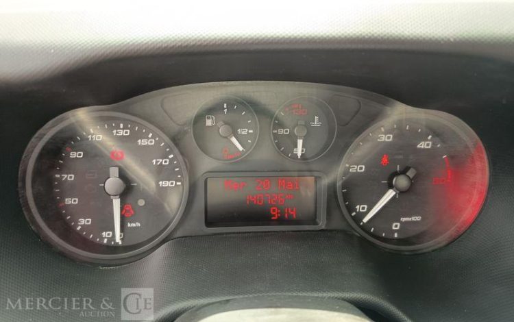 IVECO IS35 BENNE SIMPLE CABINE COFFRE IVECO 35C16  EN-521-NE