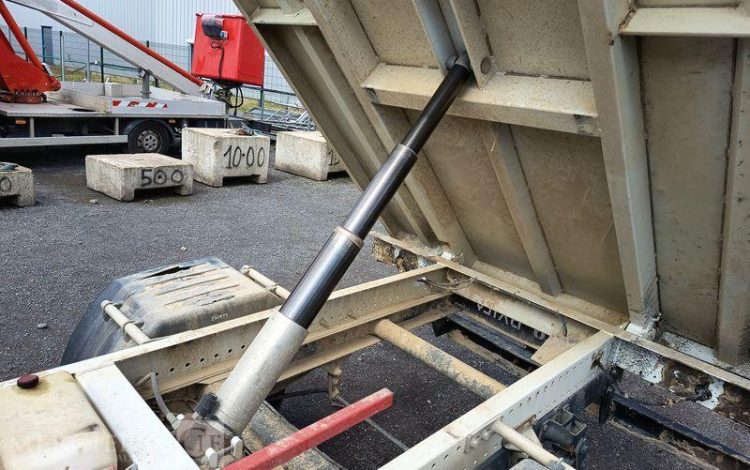 IVECO IS35 BENNE SIMPLE CABINE COFFRE IVECO 35C16  EN-521-NE
