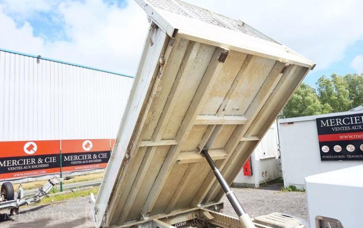 IVECO IS35 BENNE SIMPLE CABINE COFFRE IVECO 35C16  EN-521-NE