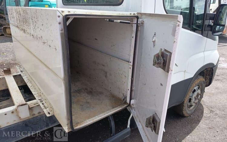 IVECO IS35 BENNE SIMPLE CABINE COFFRE IVECO 35C16  EN-521-NE